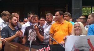 Ляшко с соратниками заблокировали вход в Генпрокуратуру Украины