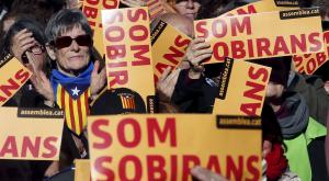 Мадрид оспаривает резолюцию в поддержку независимости Каталонии