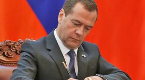 Медведев утвердил новый перечень жизненно важных лекарств