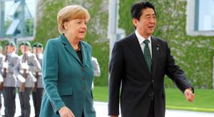 Меркель призвала Токио поддержать антироссийские санкции
