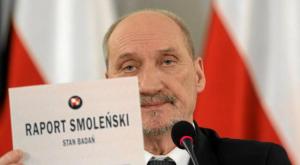 Министр обороны Польши увидел "фальсификацию" в деле об авикатастрофе под Смоленском