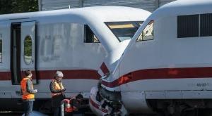 На юго-востоке ФРГ столкнулись два пассажирских поезда, есть погибшие