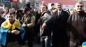 Новая атака: здание посольства РФ в Киеве забросали яйцами