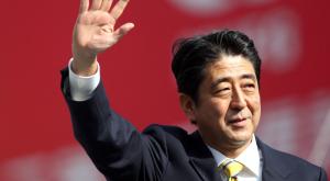 Премьер-министр Японии отказался от визита в Москву на 9 мая