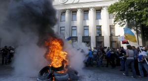 Протестующие в Киеве провели ночь у здания Верховной рады