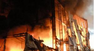 Следователи выясняют причины крупнейшего промышленного пожара на заводе в СПб