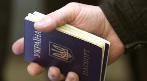 СМИ: уезжая на ПМЖ за границу, украинцы продают документы мошенникам
