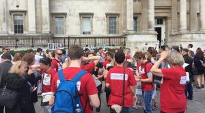 Сотни жителей Лондона вышли на марш "Бессмертного полка"