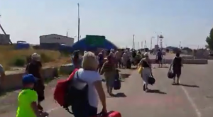 Украинцы устроили забег на границе с Крымом, соревнуясь, кто быстрее попадет на отдых