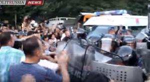 В Ереване начались разгоны массовых демонстраций