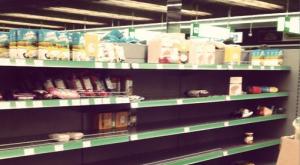 СМИ: в магазинах Киева ограничили продажу продуктов
