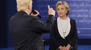 "Вы бы сидели в тюрьме" - Трамп пригрозил Клинтон сроком в случае победы на выборах