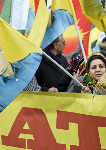Запад играет на курдско-сирийских противоречиях в Сирии
