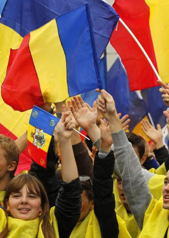Мифы западной пропаганды раздирают Молдавию